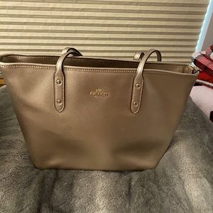 Gold leather Coach purse. Good condition